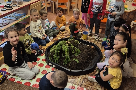 Sovičky z MŠ Dukelských hrdinů - sklizeň zeleniny 1