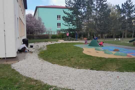 Jarní brigáda na školní zahradě spolu s rodiči 1
