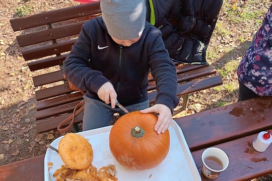 Den školní jídelny aneb Dýňohrátky ve Věkoších 1