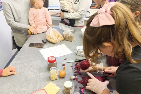 Setkání akční skupiny rodičů - praktický workshop na téma domácí paštika, zdravé pomazánky 1