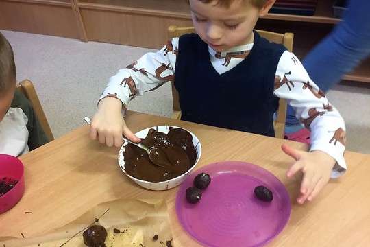 Chefs in Training - Oreo Truffles 1