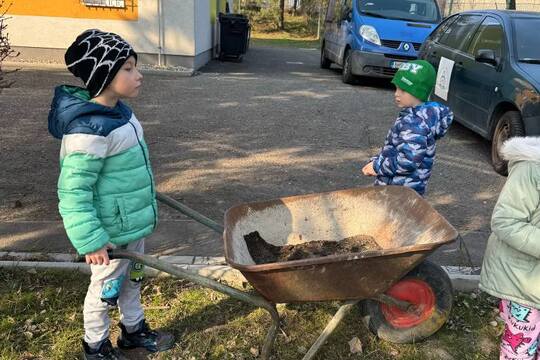 Jaro klepe na dveře 1